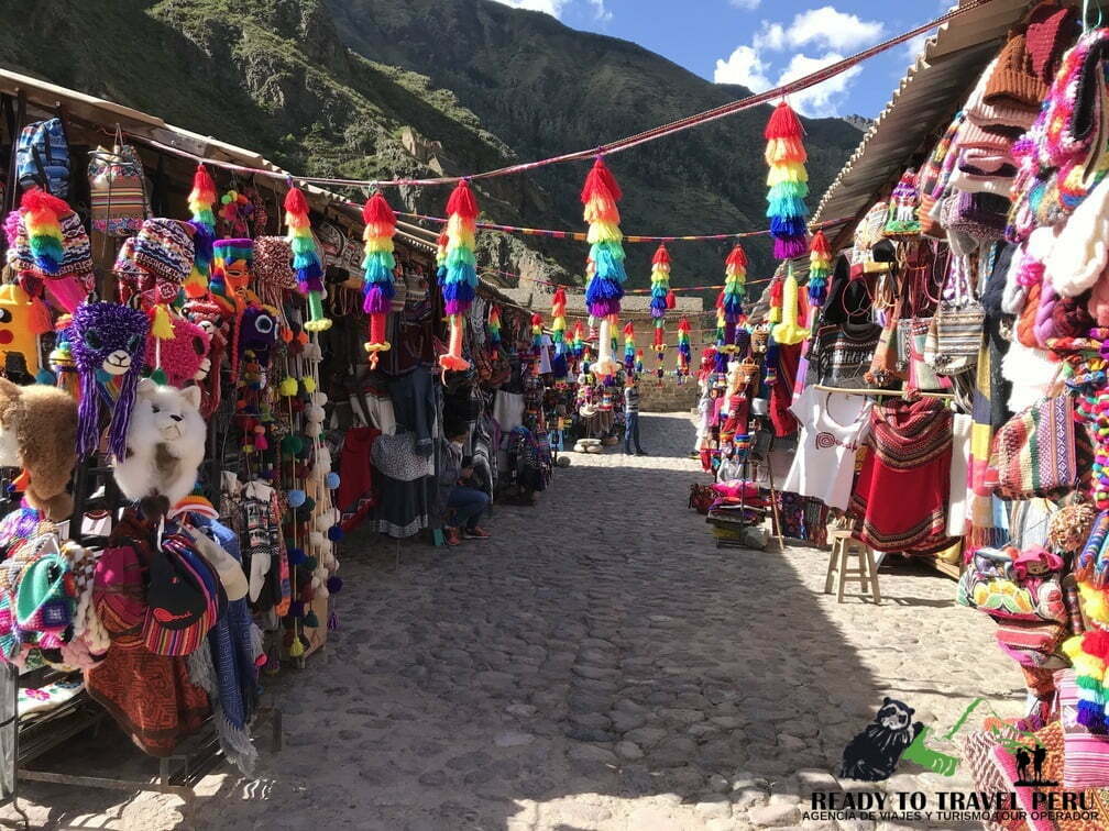 mercado artesanal de Ollantaytambo - MERCADOS EN EL VALLE SAGRADO DE LOS INCAS