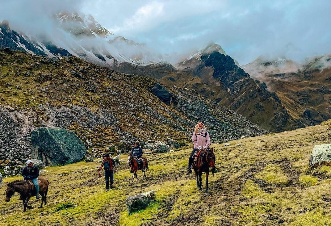 salkantay with horses - Información Útil para el Viajero